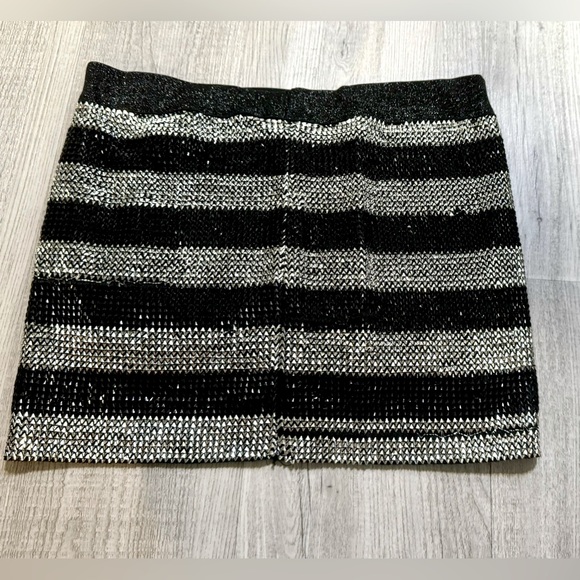 VENUS Metallic Black & Silver Mini Skirt. Size M. - Picture 3 of 4